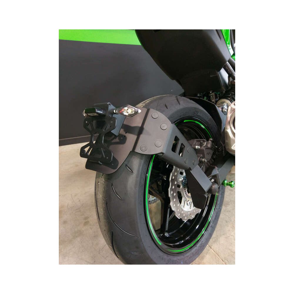 Support de plaque ACCESS DESIGN ''ras de roue'' noir Kawasaki Z900